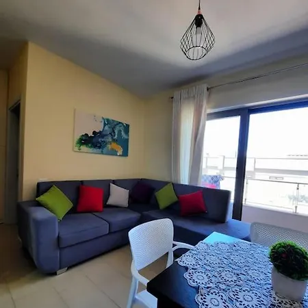 Eri's Seaview דירה